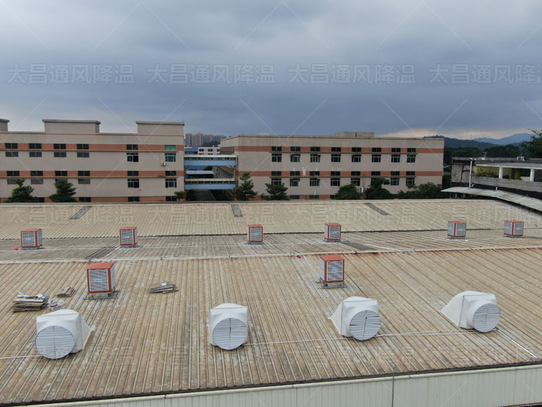 夏季炎熱，大型廠房通風(fēng)降溫設(shè)備怎么選擇呢？